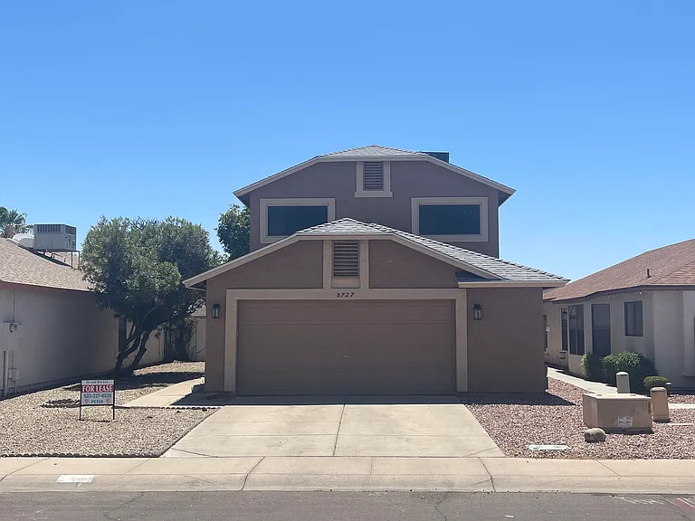 Excellent Three (3) bedroom, Three (3) bath. Close proximity to Arrowhead Shopping and Restaurants. Easily accessible from 101 Freeway