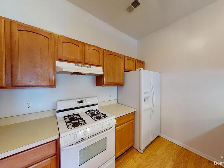 2795 S Knightsbridge Cir — Photo 3
