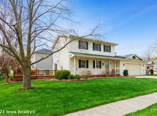 807 N 9th St, Indianola, IA 50125