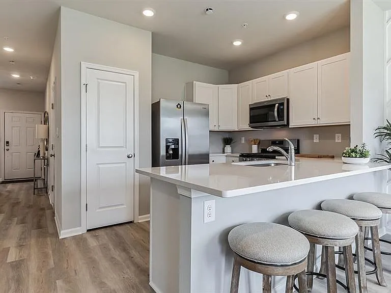 1242 Susan Cir — Photo 8