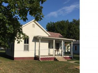 414 N Carrollton St, White Hall, IL 62092
