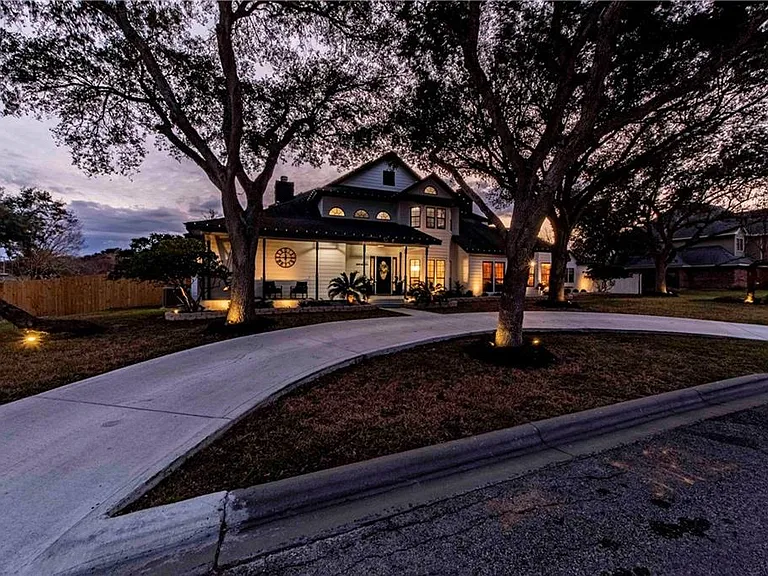 4517 River Park Dr — Photo 3