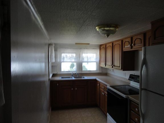5th image of 1030 N Broadway St