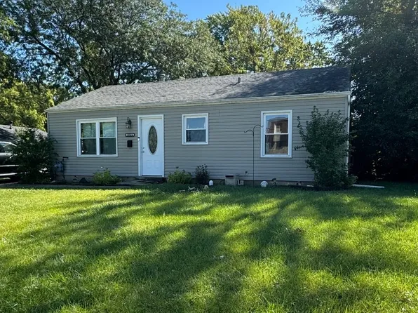 1720 Burry Cir, Crest Hill, IL 60403