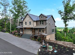 1114 Woodland Trek Ln, Sevierville, TN 37876