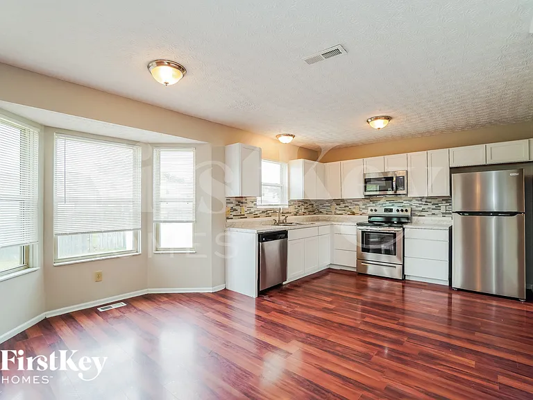 2926 Fenwood Dr — Photo 7