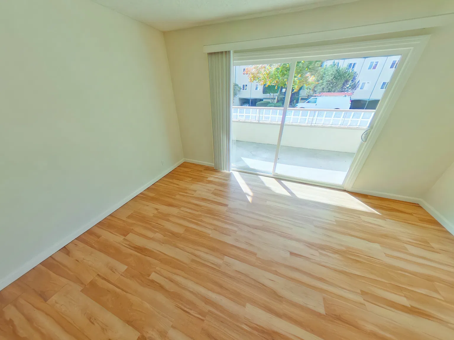 424 Oak Grove Ave — Photo 4