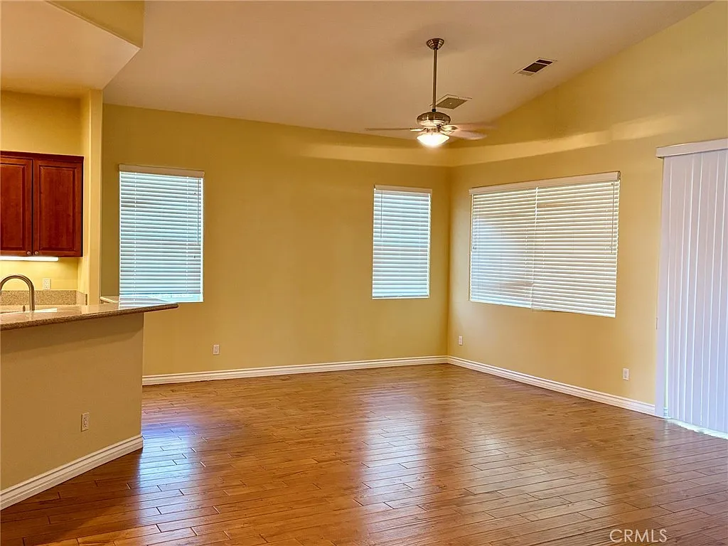 3 bed, 2553 sqft, $2,400 — Photo 4