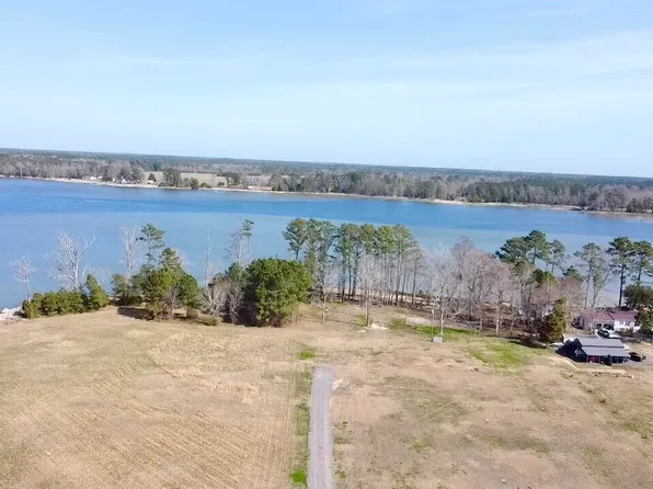 2405 Temples Point Road, Havelock, NC 28532