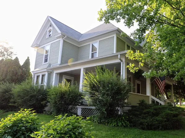990 North 4th Street, Platteville, WI 53818