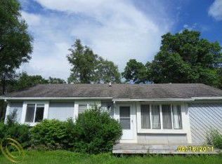 8875 Fieldcrest Dr, Brighton, MI 48116