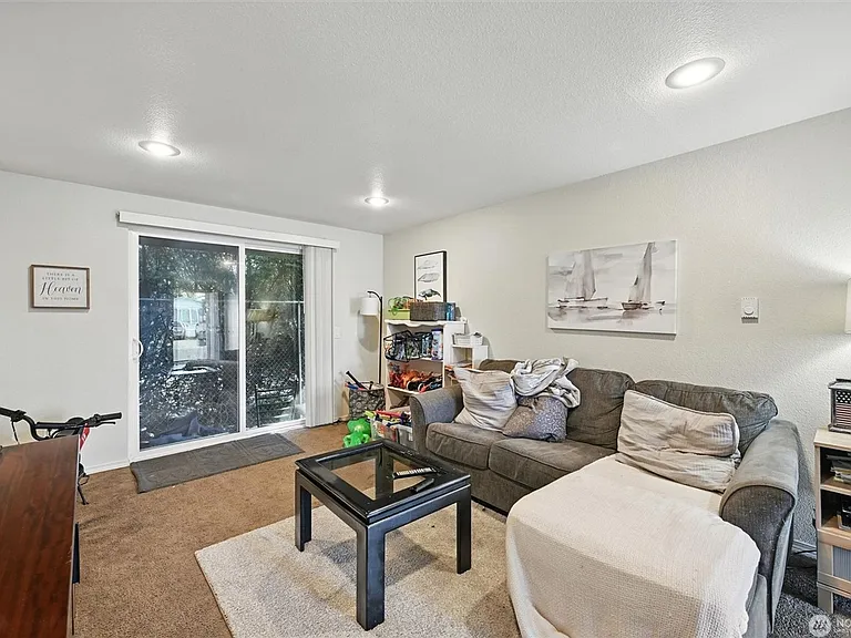 108 Baker St — Photo 12