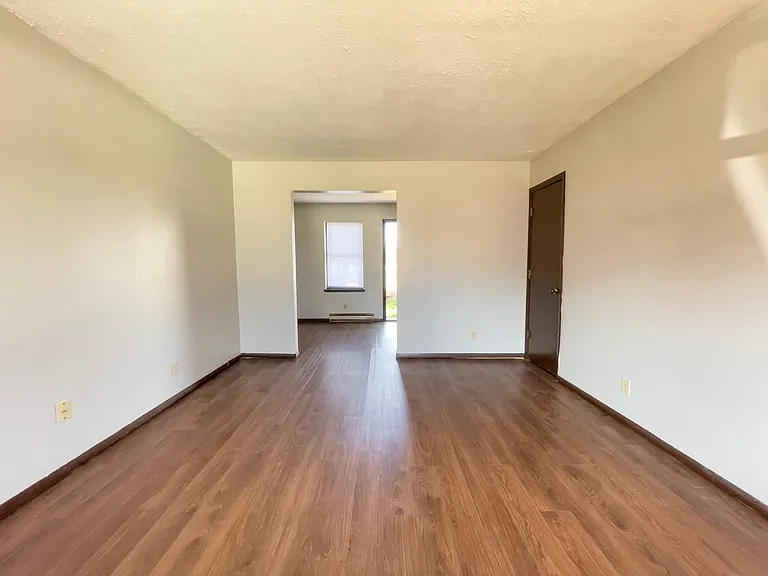 East Memorial Apartments — Photo 99