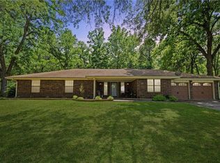 302 Southern Hills Dr, Coffeyville, KS 67337