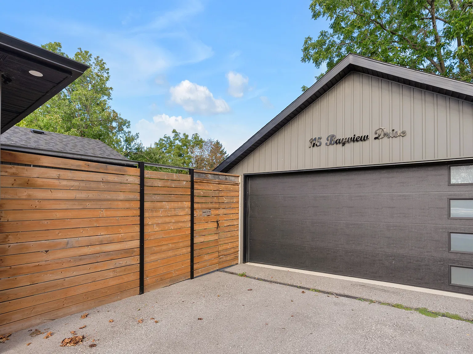 115 Bayview Dr, Barrie, ON L4N 3P3, Canada — Photo 2