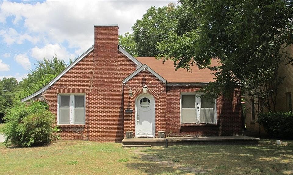 1st image of 301 Craig St