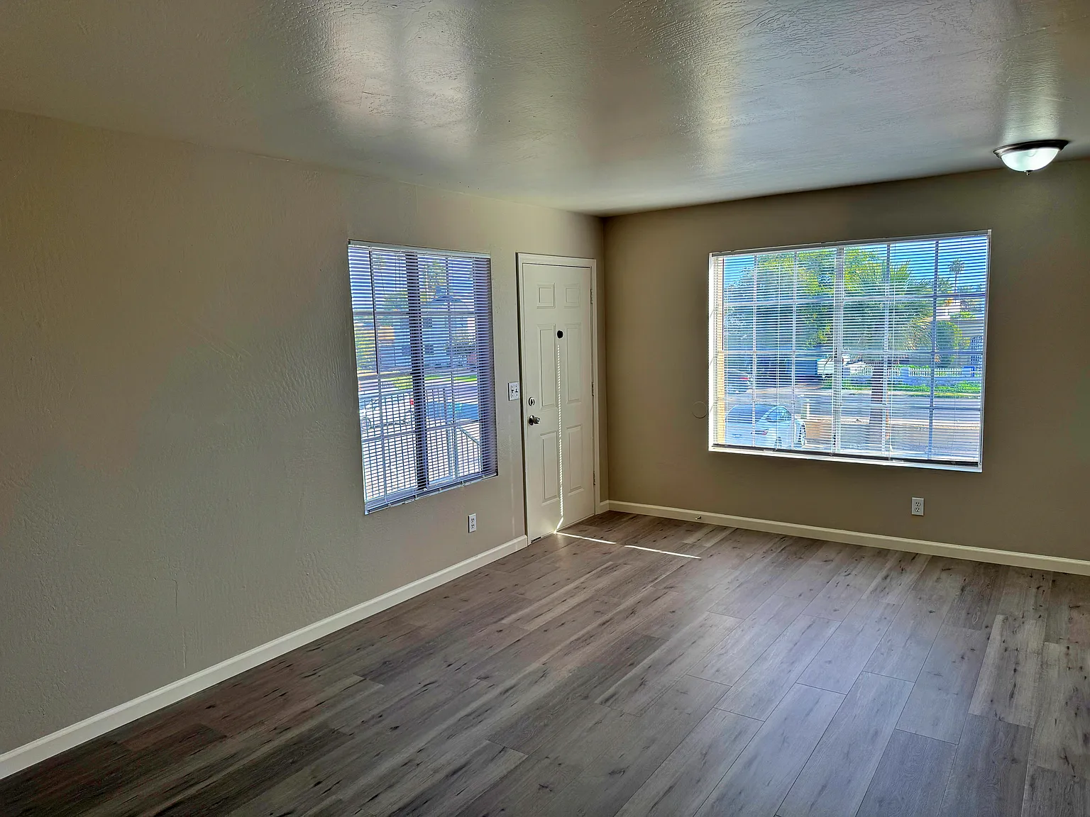 2 bed, 800 sqft, $1,100 — Photo 1