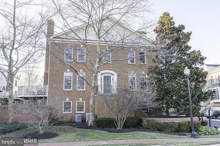 10501 Chancery Ct — Photo 2