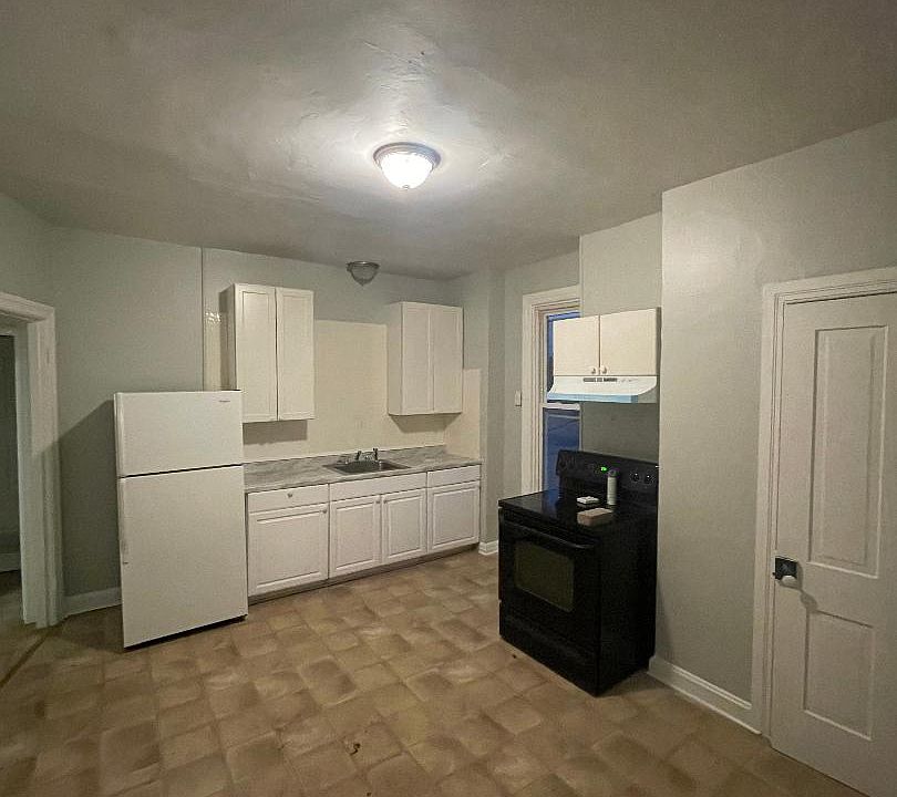 1st image of 201 E Washington St #2F