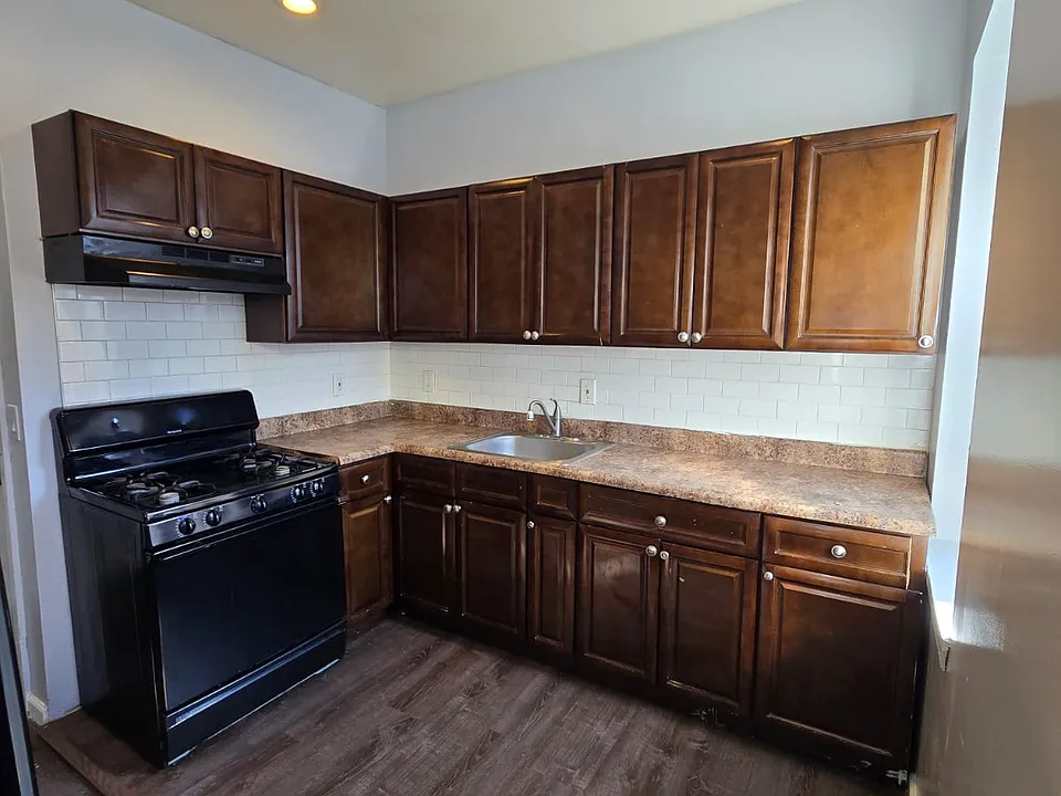 8 Chadwick St #2