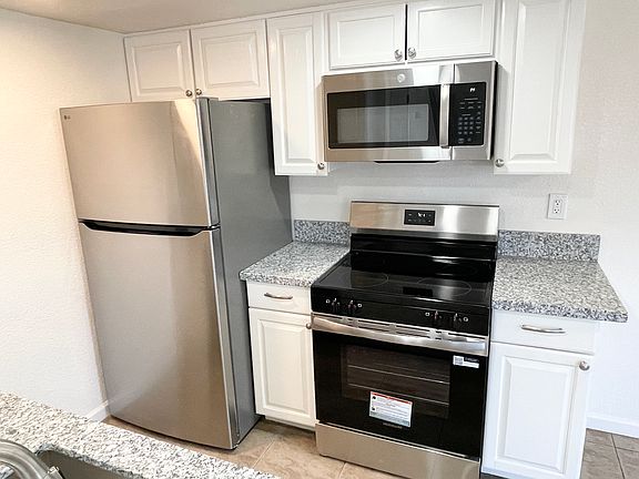 5th image of 2144 Hickory Way APT C