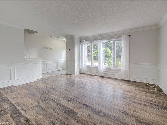 5th image of 217 Southwood Dr