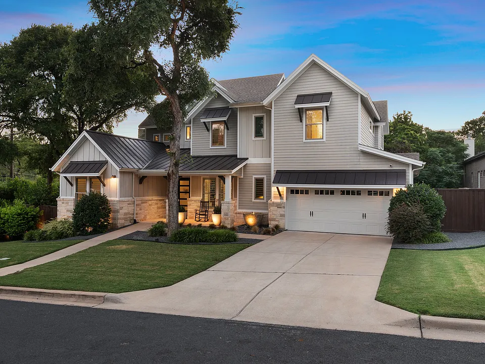 1002 Meriden Ln