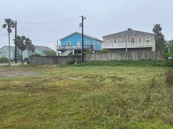 203 W Atol St, South Padre Island, TX 78597