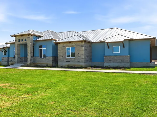 731 County Road 356, Adkins, TX 78101