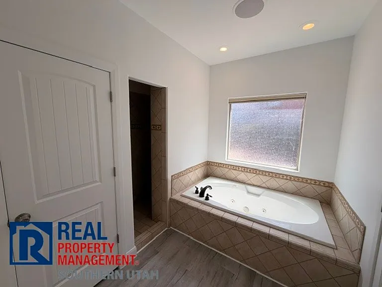 685 W Windsor Dr — Photo 12