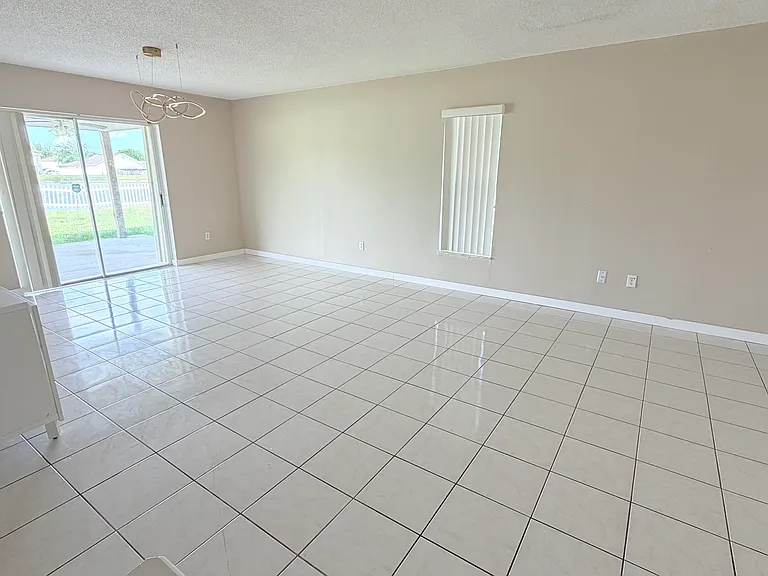 3113 Fairfield Dr — Photo 9