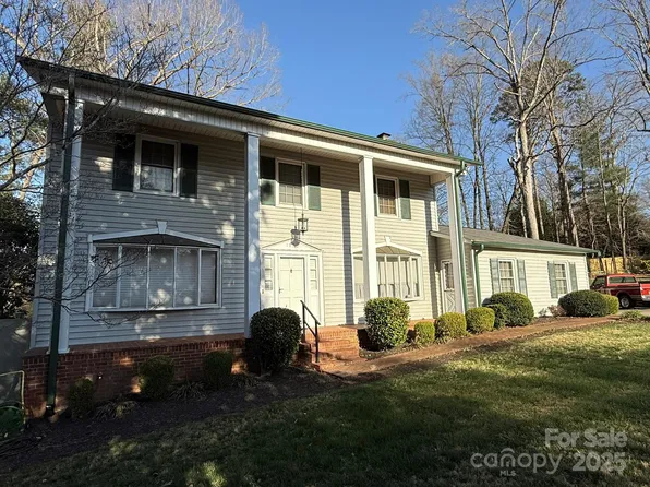 1968 12th Street Pl NE, Hickory, NC 28601