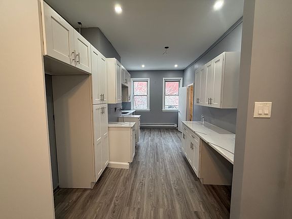 Beautiful new cabinetry with tremebdous storage options