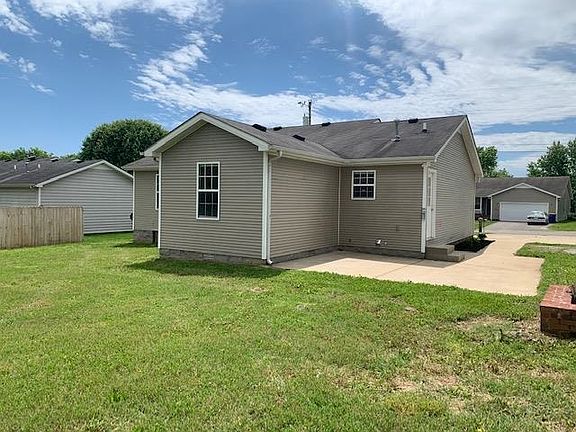 3rd image of 1326 Dell Way