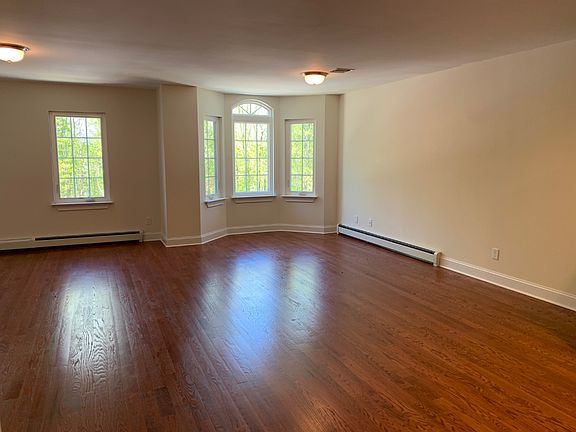 4th image of 35 Wiltshire Ln