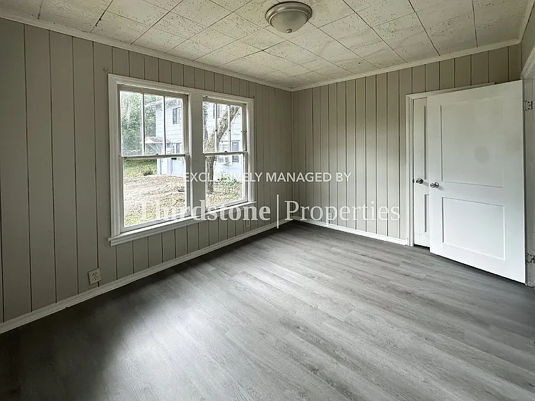 6965 Lorain St — Photo 25