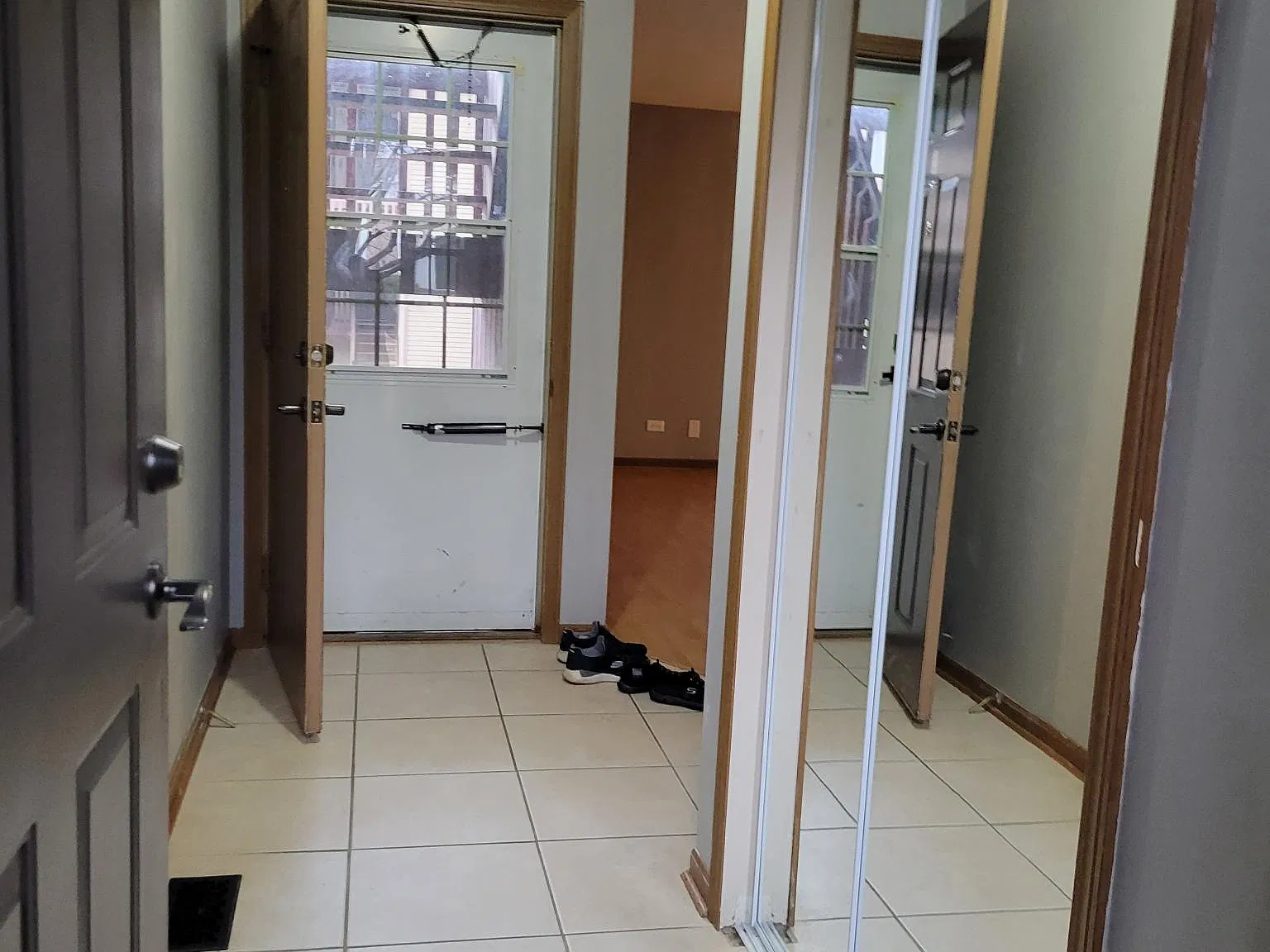 2 bed, 1164 sqft, $2,100 — Photo 3