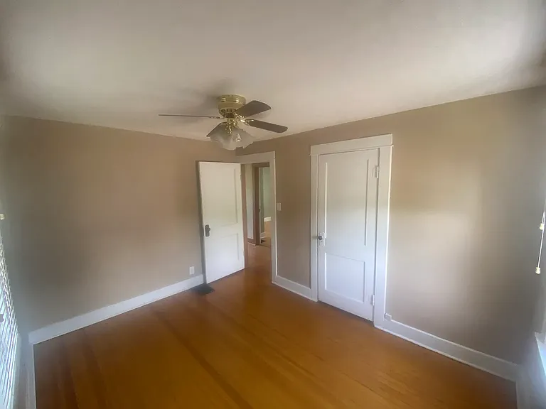 1668 N Longview St — Photo 4