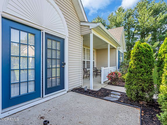 2nd image of 32 Sunnybrook Lane