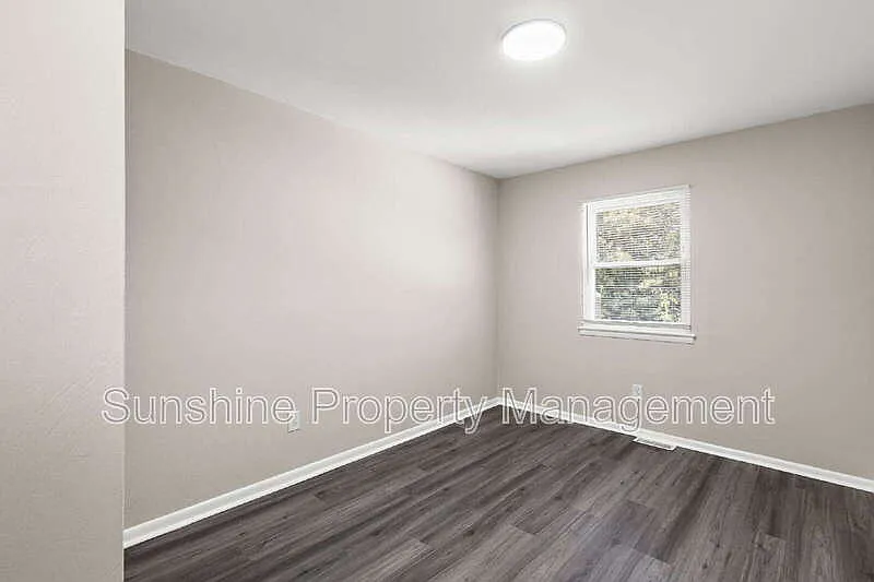 3 bed, 1.5 bath, 1532 sqft, $1,950 — Photo 2