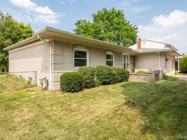 3545 Millay Dr, Troy, MI 48083