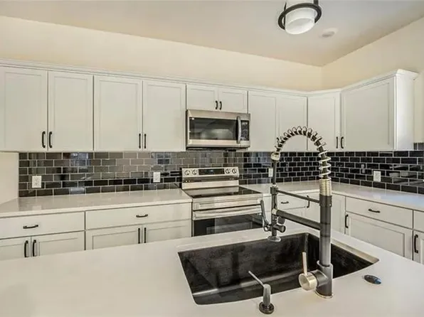 508 W Shawnee St, Paola, KS 66071