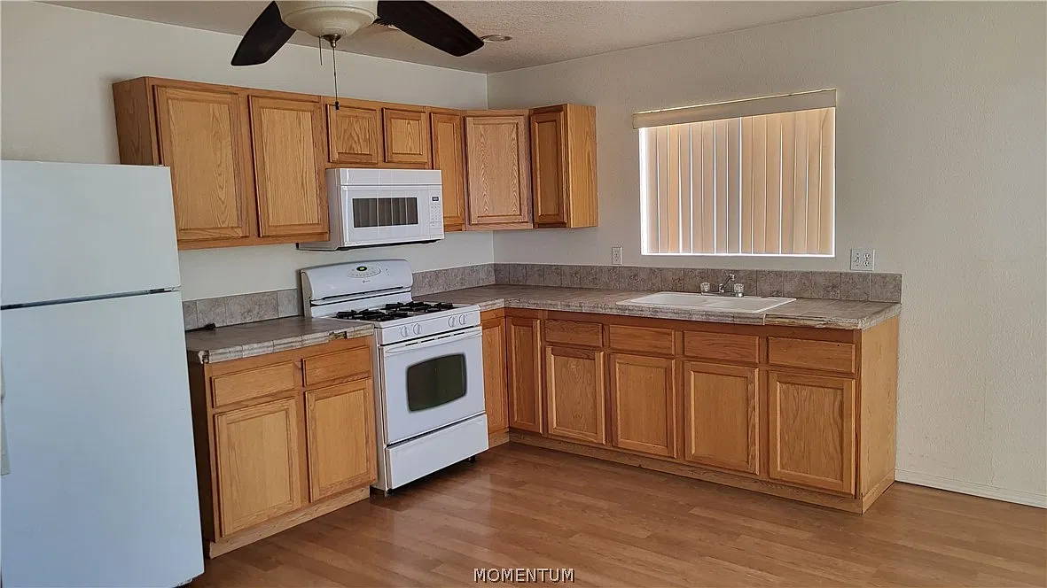 2 bed, 2.0 bath, 1391 sqft, $1,400 — Photo 2