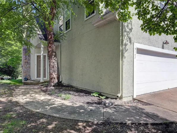 9147 Boehm Dr, Lenexa, KS 66219