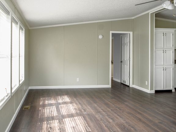 5th image of 135 Derby Dr