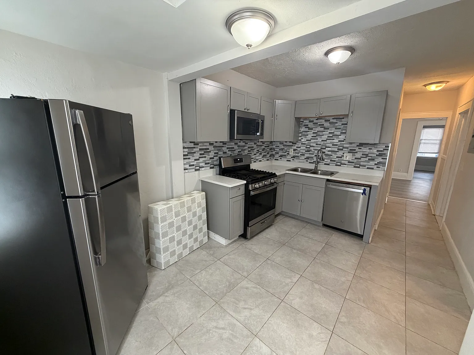 28-30 Kenmore Ave — Photo 2
