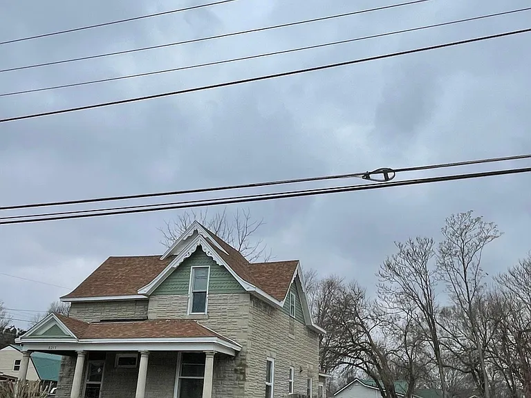 Front porch view, faces 32