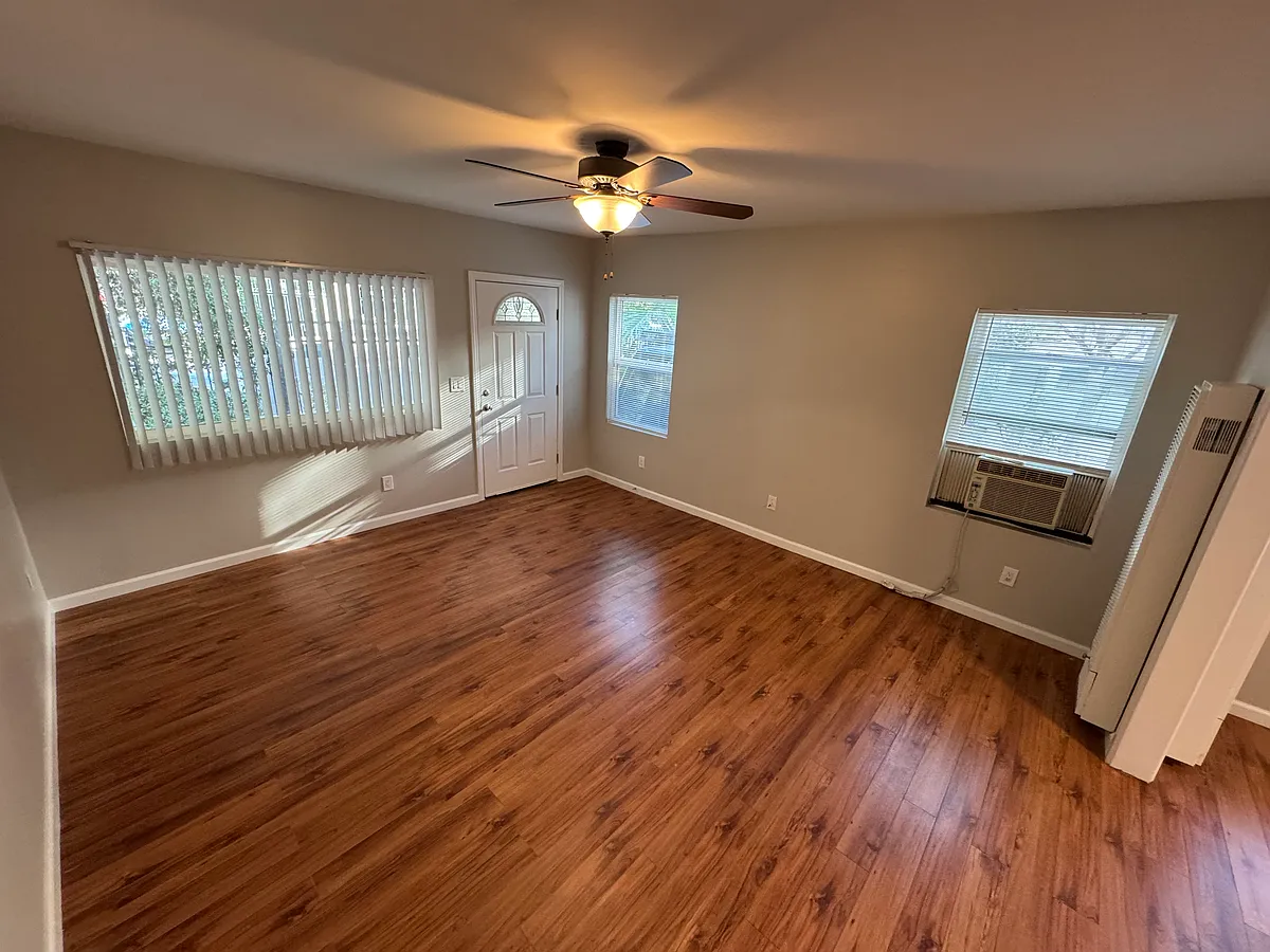 Building Photo - 5426 Carlton Way #5426