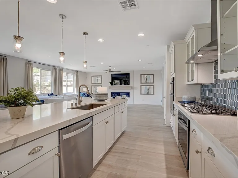 1075 N Water St — Photo 18