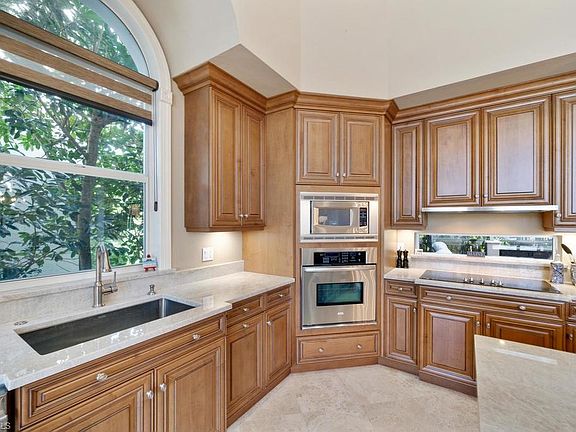 5th image of 27640 Marina Isle Ct